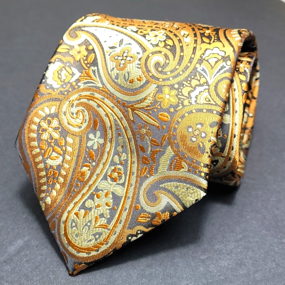 Q brand gold and tan paisley made in Italy silk tie